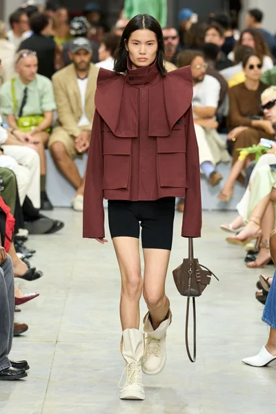 Look 13